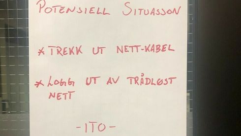 Her advarer Volue om cyberangrepet på en lapp i egne lokaler i Trondheim.