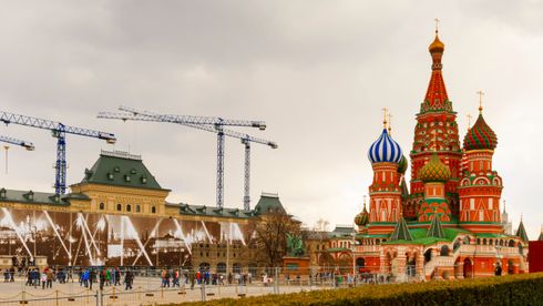 Kreml og Vasilij-katedralen i Moskva, som er et av de mest kjente landemerkene i hele Russland.