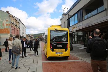 Test av selvkjørende buss uten sjåfør i gågata i Kongsberg, mai 2021.