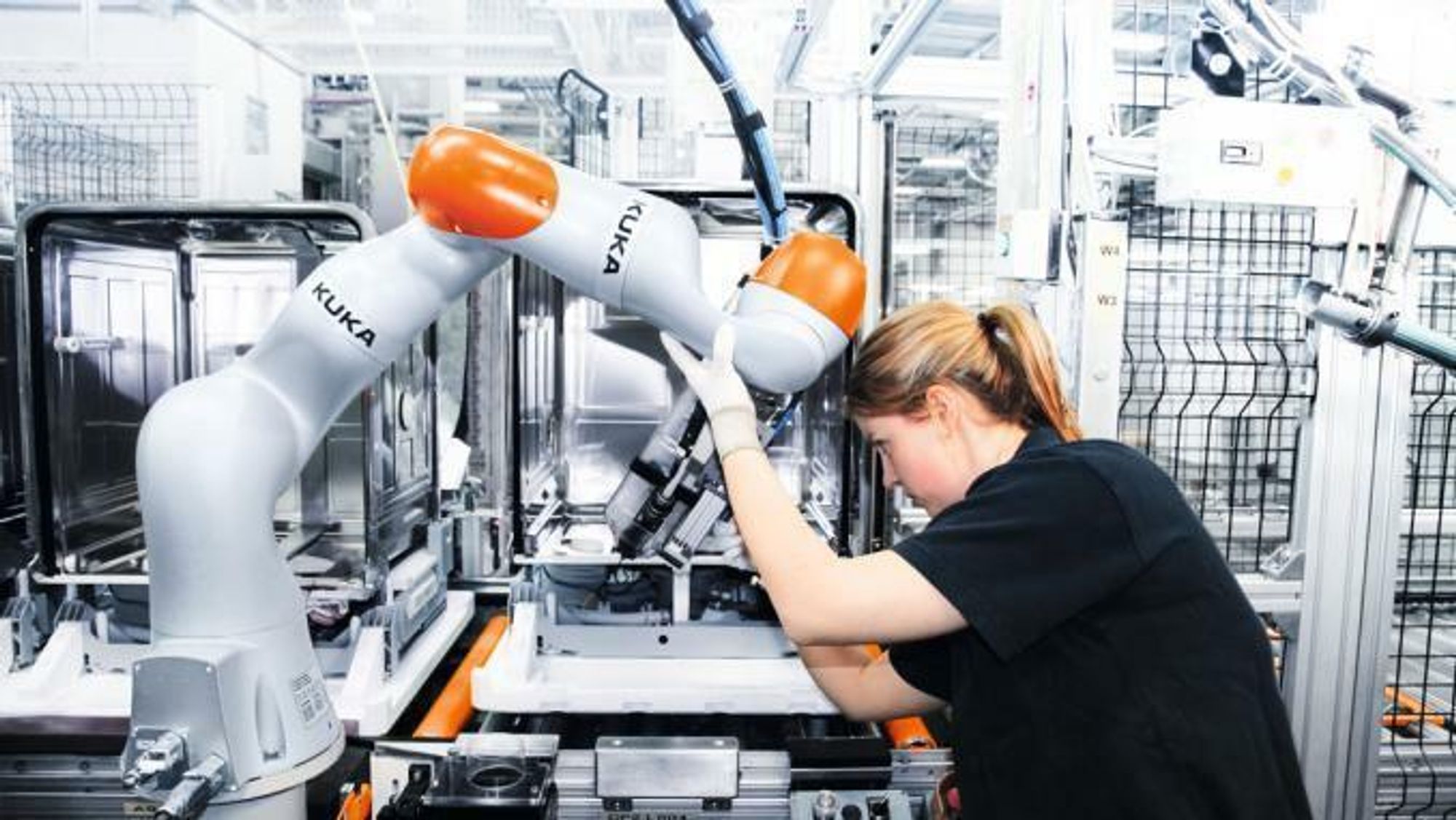 At industrien sysselsetter færre og færre mennesker, tilskrives ofte økt automatisering. Men ifølge økonomihistoriker Aaron Benanav er det snarere fordi den globale industrisektoren lider av overkapasitet og stagnasjon.