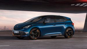 /2677/2677423/001%20CUPRA%20BORN%20Aurora%20Blue%20high.300x169.jpg