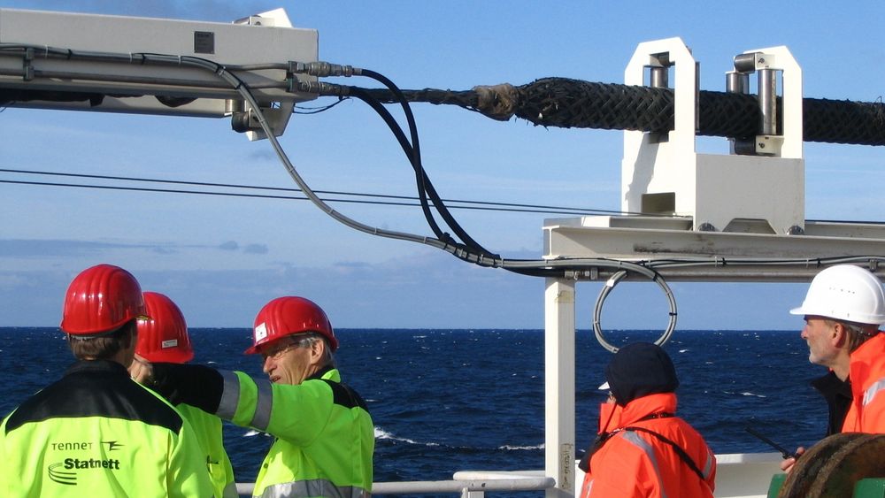 I dag skjedde det formelle åpningen av kabelen mellom Norge og Tyskland, som har vært i ordinær drift siden slutten av mars. Bildet er fra leggingen av kraftkabelen mellom Norge og Nederland, kalt NorNed.