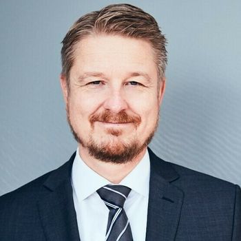Portrettfoto av advokat Jan Sandtrø