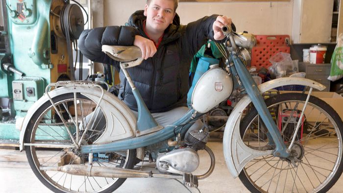 Farens gamle moped skrudde yngstemannen fra hverandre og satte den sammen igjen til nytt liv.