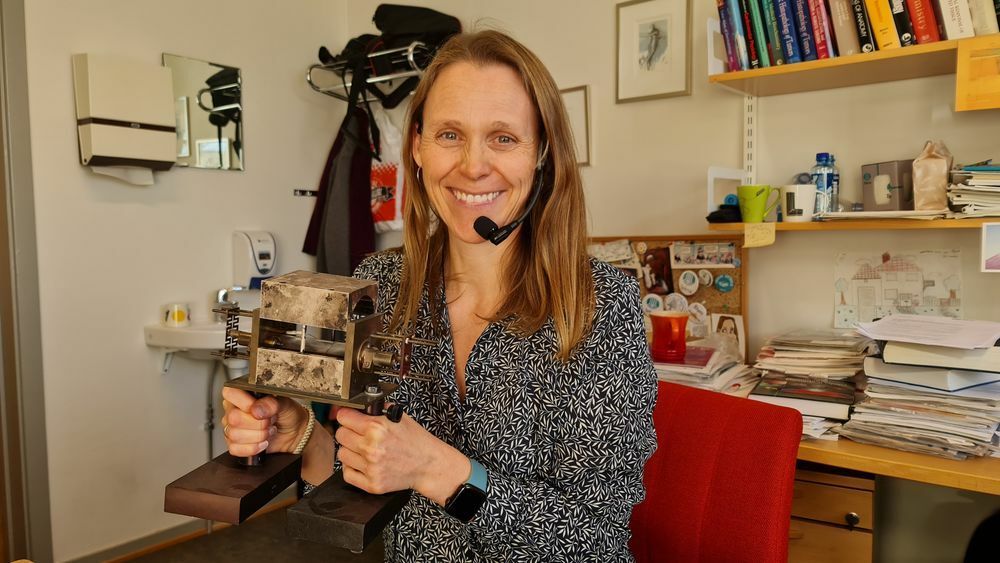Professor, gründer og Tekna-president Lise Lyngsnes Randeberg kan være inne i sine siste uker i president-vervet. I denne saken forteller hun hvordan hun håndterer en arbeidsmengde som få misunner henne.