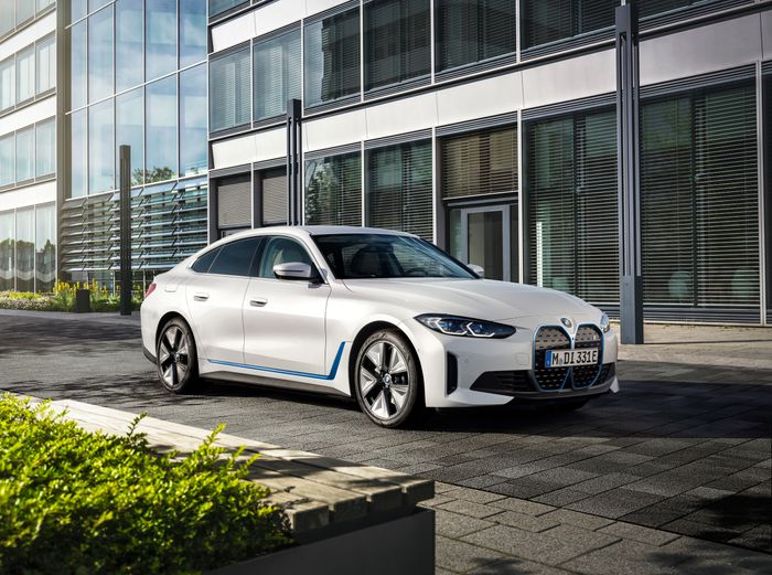 BMW i4 er lansert