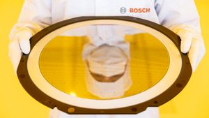 /2679/2679753/bosch_waferfab_dresden_cleanroom_5.300x169.jpg