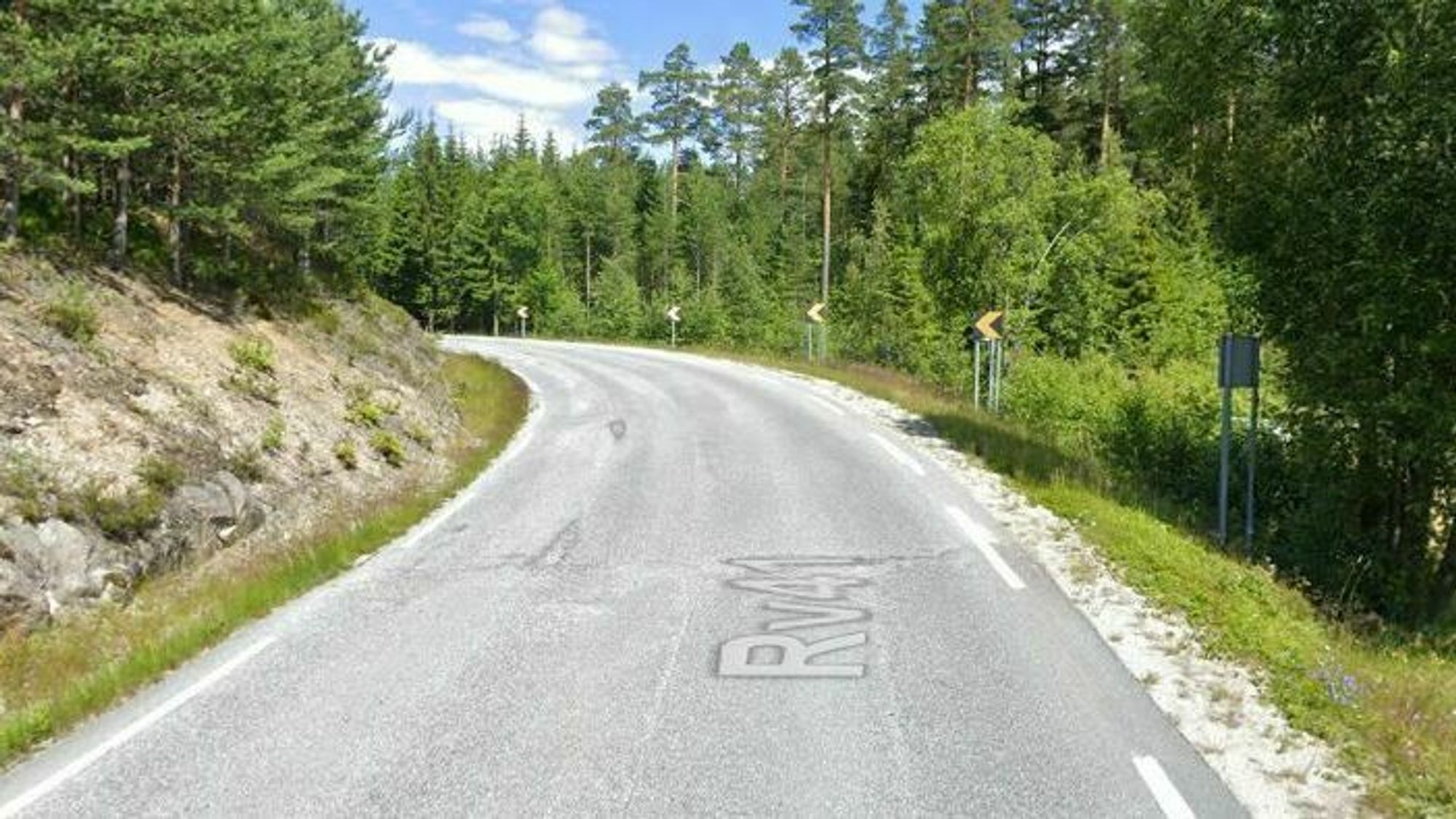 Riksvei 41 nord for Treungen.