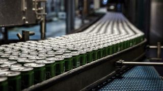 28 I løpet av de neste to årene vil Carlsberg-bryggerier over hele verden implementere et felles MES-system som gjør det mulig å sammenligne ytelse, og via dataanalyse oppdage mønstre og avvik på tvers av fabrikker og maskiner.