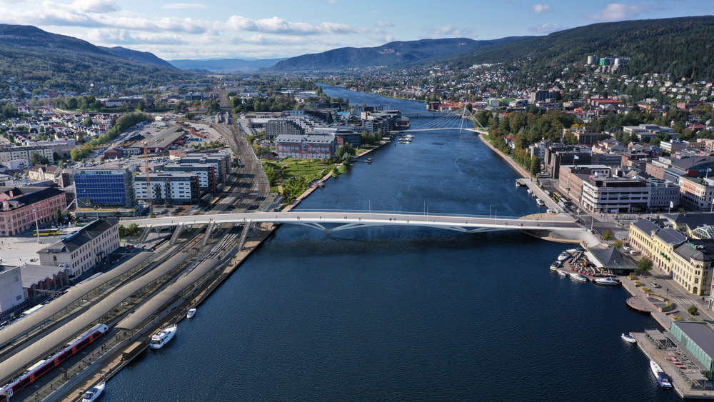 Byggeingen av den nye bybrua i Drammen er et omfattende og krevende prosjekt.