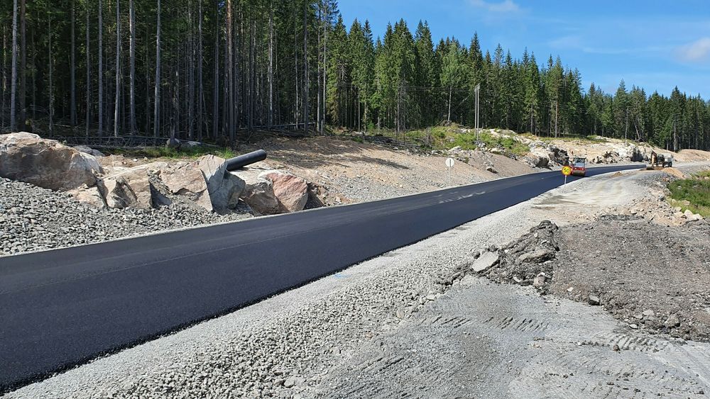 Trafikantene kan ta i bruk en mer trafikksikker fylkesvei 24 nordover fra Bruvoll etter at asfalteringen er ferdig. 