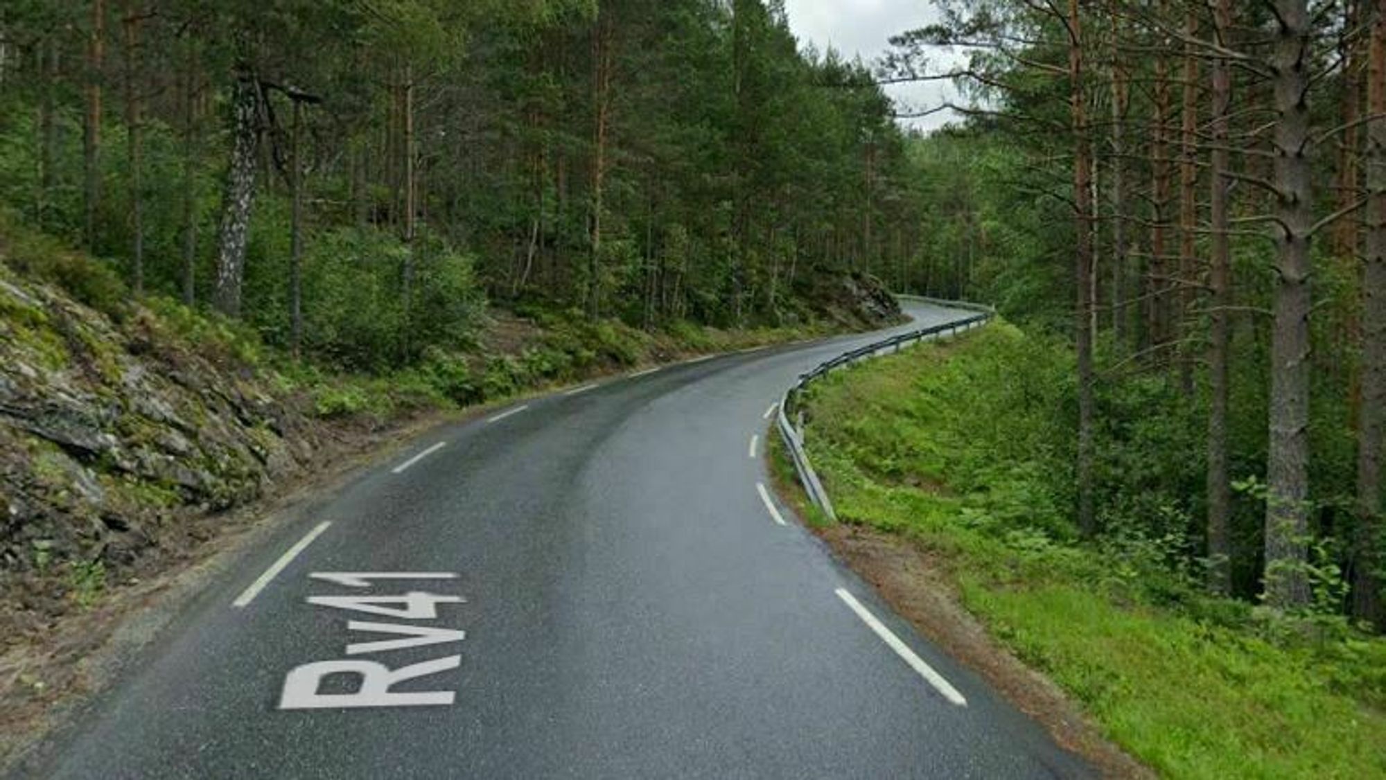 Riksvei 41 rett nord for Gauslåtjernet.