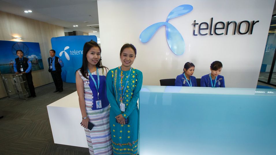 Resepsjonen i Telenors hovedkontor i Yangon i 2014. Nå selger Telenor mobilvirksomheten med milliardtap.