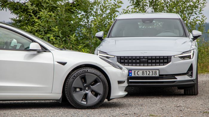 En tysk bilforhandler lokker med «gratis» Tesla eller Polestar i et halvt år.