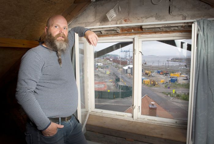 – Får vi Bane Nor og kommunen til å utrede den alternative traseen, blir besparelsen for Norge A/S enorm, sier Trond Johnsen. Han er en av de nærmeste naboene til jernbaneutbyggingen.