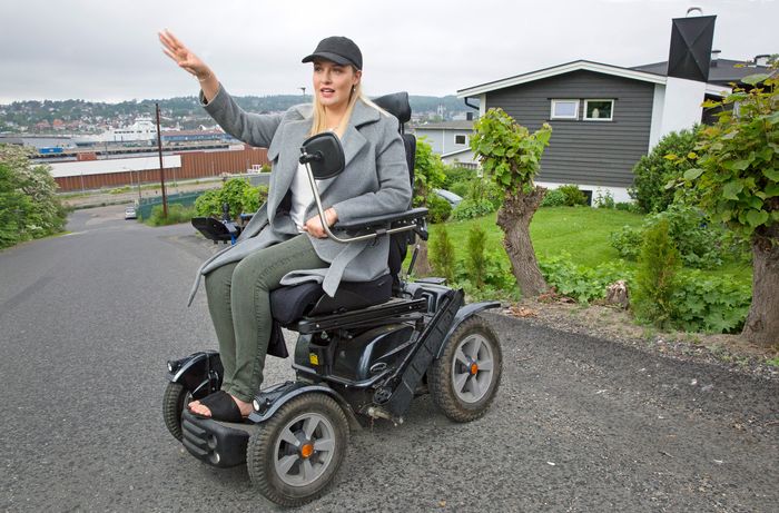 Karen Olaussen bor på ustabil kvikkleiregrunn i en bratt bakke ned mot Bane Nors byggegrop og fjorden. Hun etterspør mer informasjon om hvor ofte de overvåker kvikkleiren.