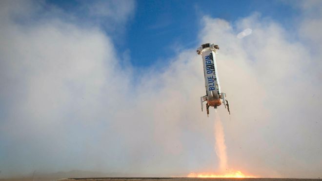 Jeff Bezos mener romturisme er et viktig steg mot å flytte industri til verdensrommet.
