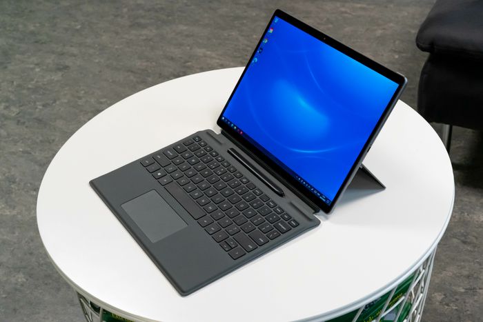 Nettbrett med tastatur koblet til