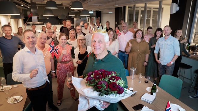 Han har ni TV-er og tar med slipemaskinen på ferie. TUs største entusiast fyller 70