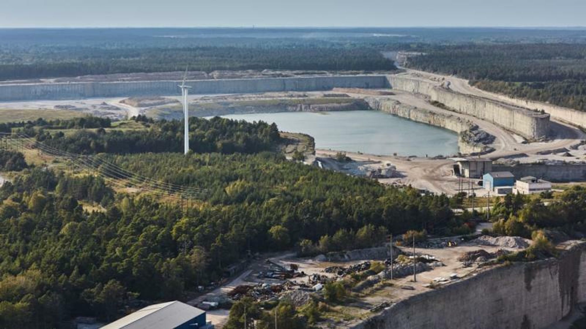 Ifølge den øverste svenske miljødomstolen har sementprodusenten Cementa undervurdert miljøkonsekvensene av fortsatt kalkutvinning i selskapets steinbrudd på Gotland. Derfor fikk ikke selskapet fornyet tillatelsen.