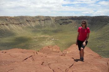 Agata Krzesinska ved Barringerkrateret i Arizona.