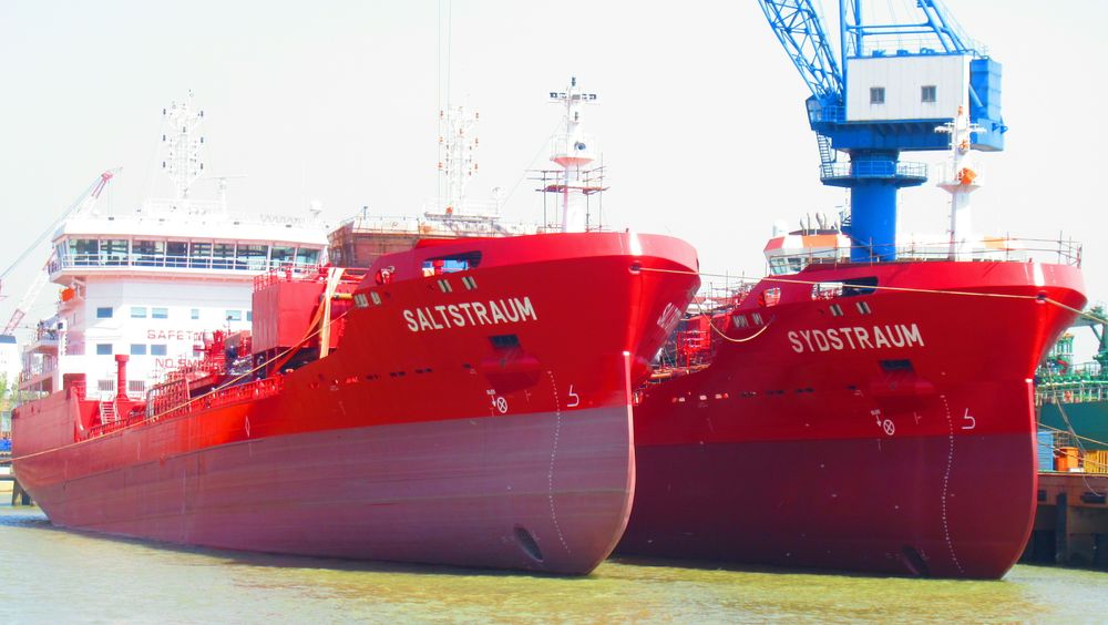 Saltstraum og Sydstraum ved verftet i Kina før levering. Skipene er 129,5 meter lange og 19,6 meter brede med lastkapasitet på 10.500 dødvekttonn.