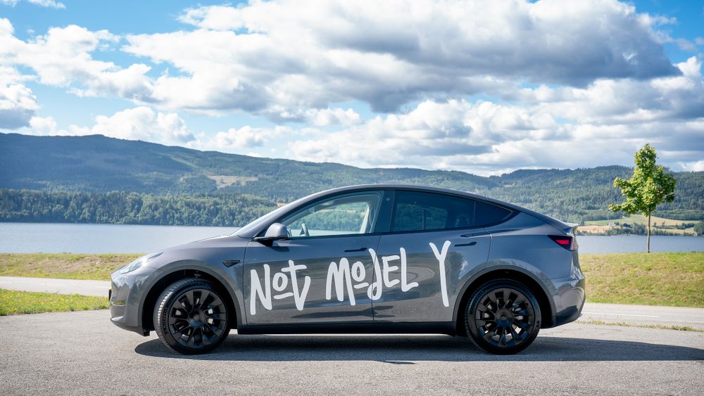 Tesla Model Y er en av bilene som på sikt kan bli helt selvkjørende.