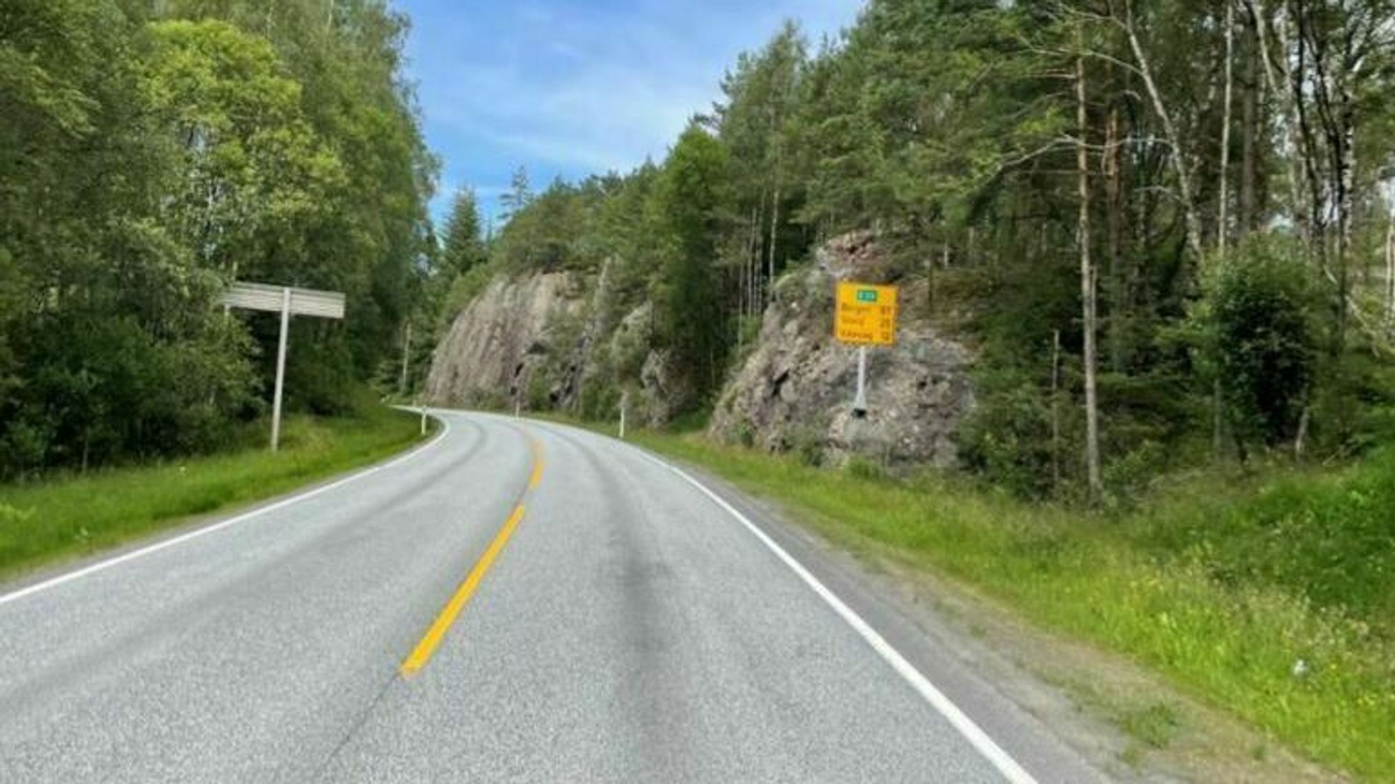 E39 mellom Førde og Bårvågsvatn i Sveio kommune.