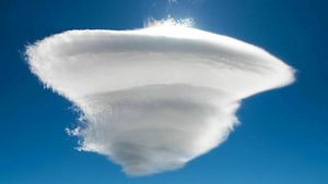 /2691/2691344/1280px-Lenticular_Cloud_over_Harold%27s_Cross_Dublin_Ireland_30-6-15.1000x563.300x169.jpg