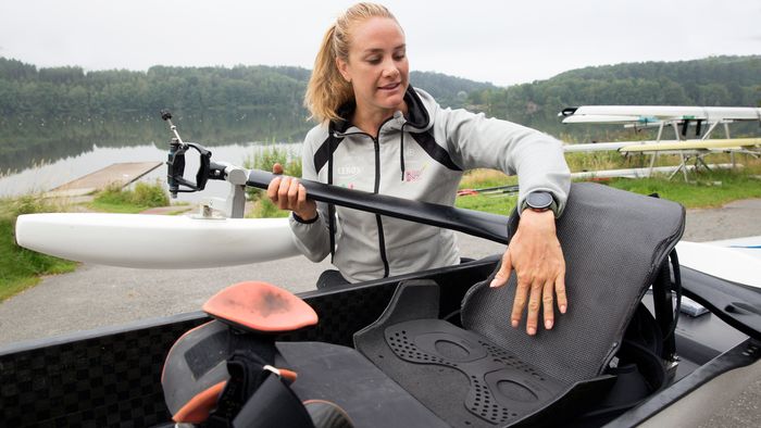 Birgit Skarstein sier det var en voldsom omstilling for henne å endre rostilling så mye som hun har gjort nå i forberedelsene til Paralympics. – Det føltes både rart og uvant, så jeg ble nødt til å være trygg på at veien vi gikk var riktig retning, sier Skarstein. Etter en korona-periode med få konkurranser, har hun endelig fått de første svarene på det i år, med både EM-gull i april, og verdensrekord i juni.