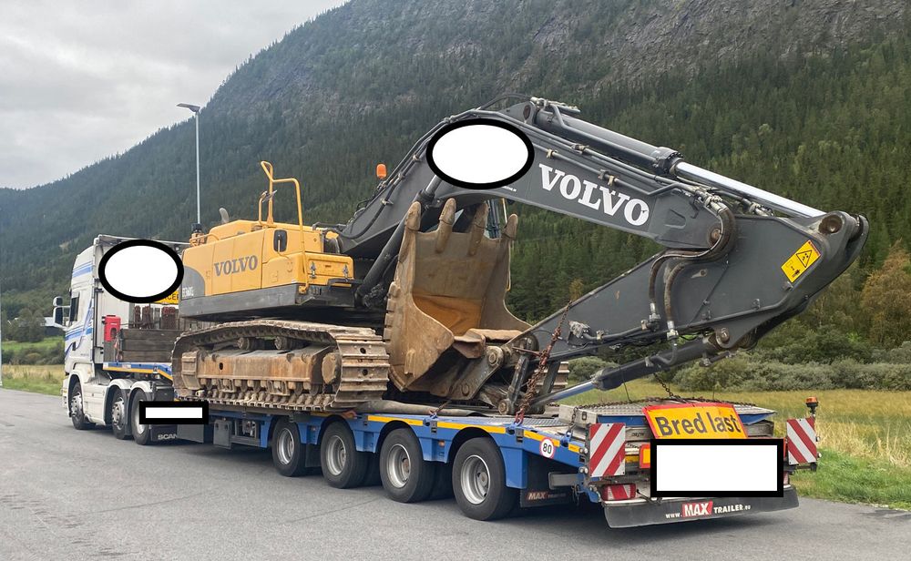 Ved en trafikkontroll i Allvdal fikk denne spesialtransporten  151.700 kroner i bot, da den hadde 15.200 kg overlast på semitraileren.