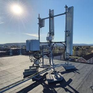 /2695/2695513/Telia%205G%20Lillestrom_basestasjon%20pa%20tak_Rooftop.300x300.jpg