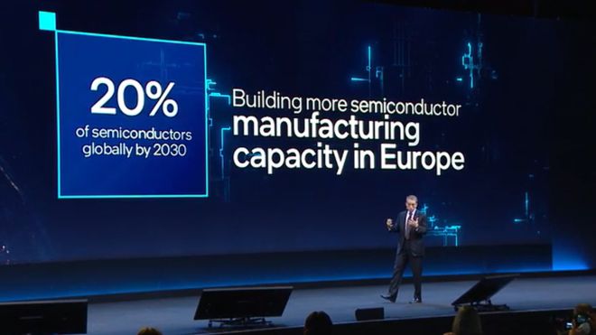 Intel-sjef Pat Gelsinger på scenen under IAA Mobility-konferansen i München 7. september 2021.
