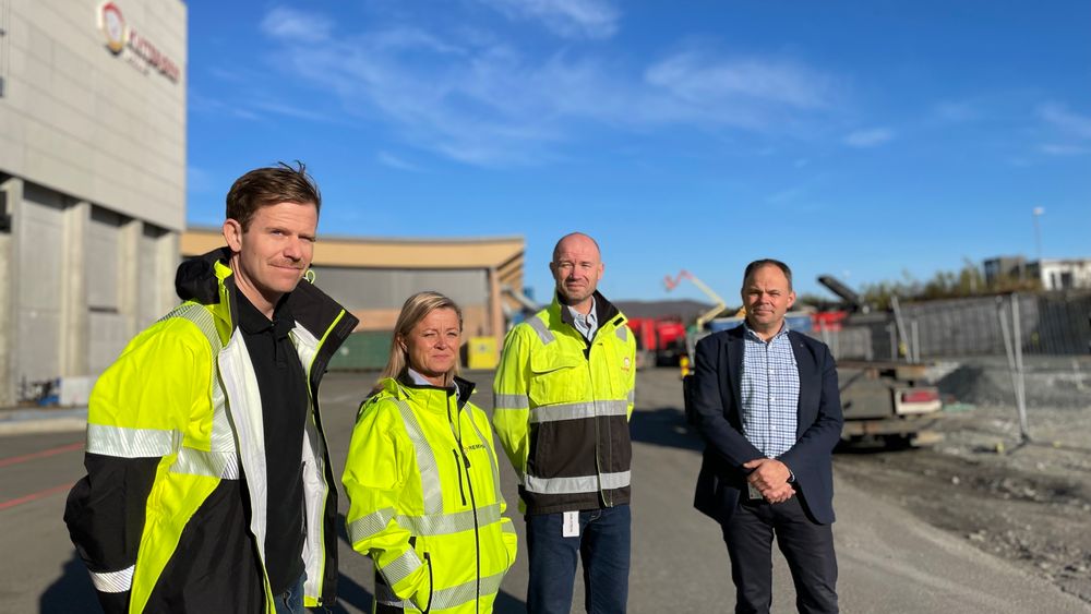Tomas Solstad i Fjuel, Britt Mathisen Limo i Remiks Miljøpark, Frank Mathillas i Kvitebjørn Varme og Erling Dahlberg i Troms Kraft vil gjerne bruke strøm fra vindkraft og CO2 fra avfallsforbrenning til å lage syntetisk drivstoff, såkalt e-metanol, i Tromsø.