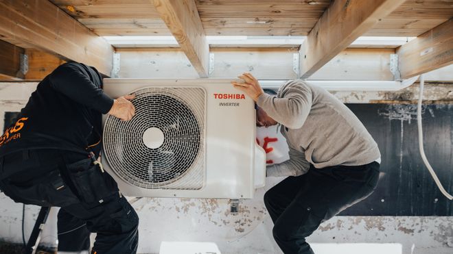 Hjemmekontor og høye strømpriser gir tidenes varmepumpe-salg