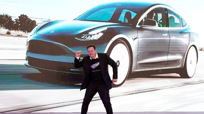 Musk: Brikkemangelen går over i løpet av et år