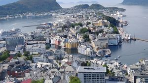 /2699/2699612/%C3%85lesund02_280718.300x169.jpg