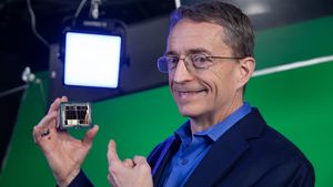 /2701/2701031/Intel-Pat-Gelsinger-Engineering-the-Future-2.300x169.jpg