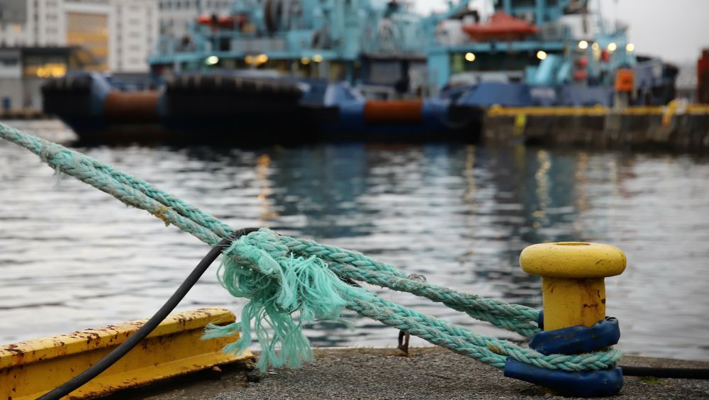 Den nye regjeringen til Ap/Sp lover en aktiv maritim politikk som skal sikre sjøfolk, kompetanse og arbeidsplasser langs kysten.