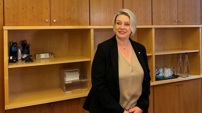Marte Mjøs Persen, olje- og energiminister, nøkkeloverrekkelse 14.10.21