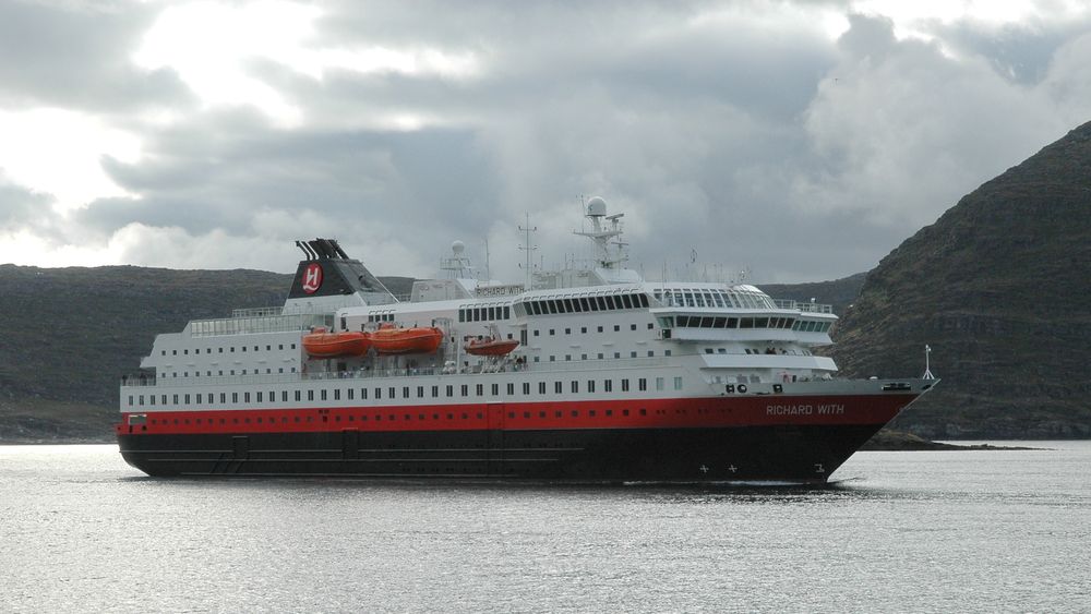 Hurtigruteskipet MS Richard With skal i dokk ved Myklebust Verft og få satt inn nye motorer, batterier, nytt propellsystem og ny bulb.