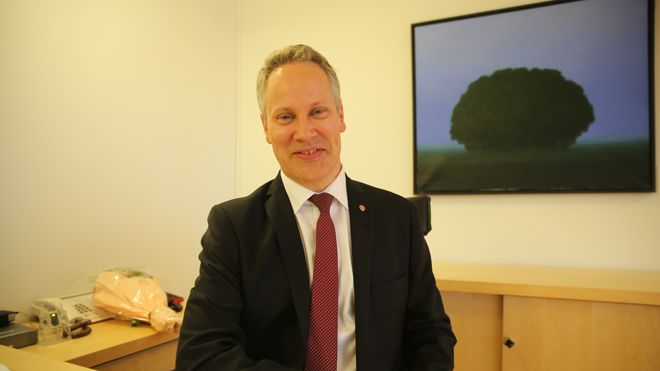 Samferdselsminister Jon-Ivar Nygård etter nøkkeloverrekkelse i departementet, oktober 2021.