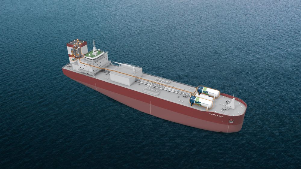 Clipper Eos har seilt siden 2019. Illustrasjonen viser CCS-anlegget i eksosanlegget med rør for å føre flytende CO2 til lagertankene på fordekket.
