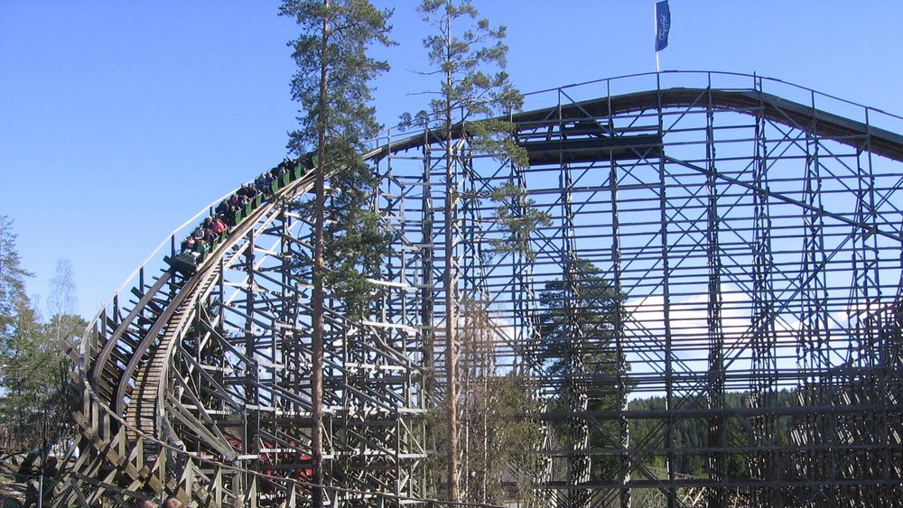 Thundercoaster, 950 meter lang og med største fall på 32 meter, er helt og holdent bygget i tre. Det skapte oppmerksomhet da den åpnet i 2001.