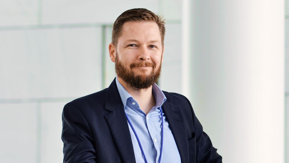 Produktsjef for B2B i Globalconnect, Martin Højriis Kristensen, peker på at store deler av bredbåndsutbyggingen i Norge er gjort av offentlig eide regionale energiselskaper.  