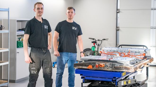 EV Services, Jacob Pedersen og Carl Dolk Fröjd. Nissan Leaf 24 kWh batteri.