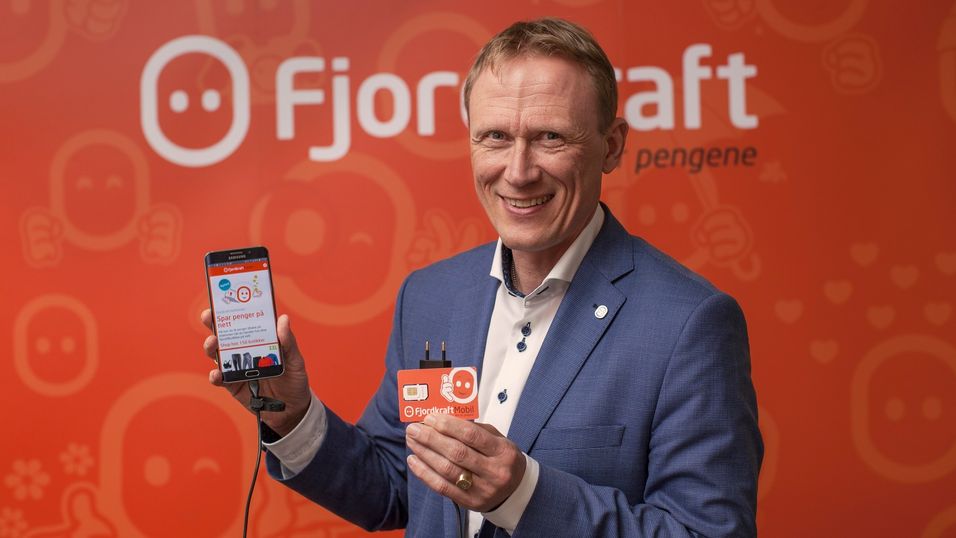 Fjordkraft-sjef Rolf Barmen vil se at de tidligere Skymobil-kundene betaler første faktura hos Fjordkraft før endelig pris for kjøpet av de opprinnelig 38.000 kundene avgjøres. 