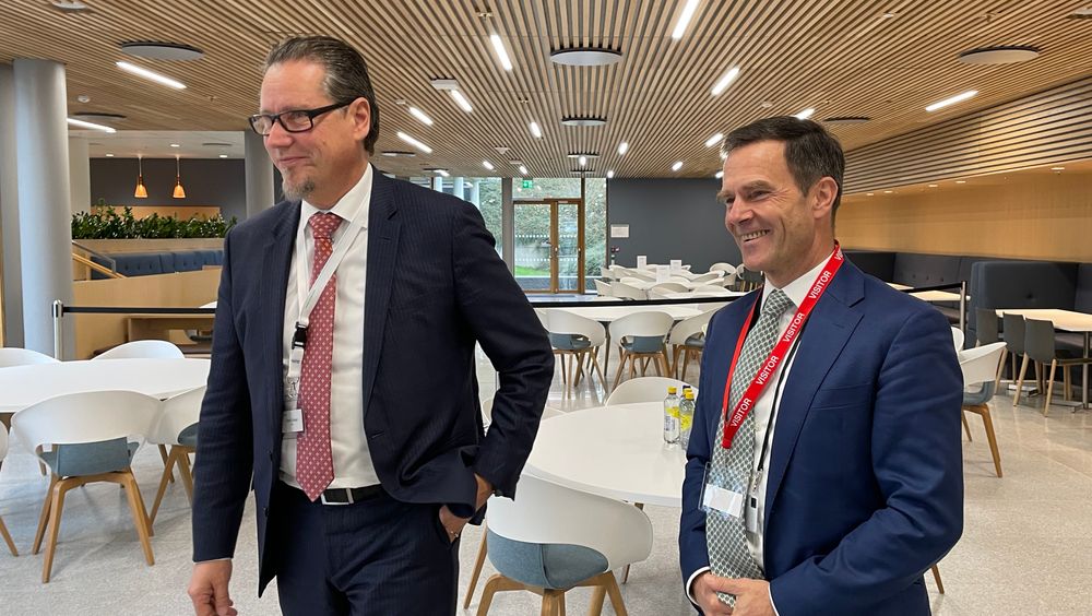 Dominik von Achten (til høyre) er øverste sjef i sementkonsernet Heidelberg Cement. Han vil gjøre alle selskapets 154 fabrikker CO2-nøytrale, og CCS vil spille en sentral rolle for å få det til. Først ut er den norske fabrikken i Brevik. Her er han sammen med konsernsjef i DNV, Remi Eriksen, på et norsk-tysk toppmøte om energi.