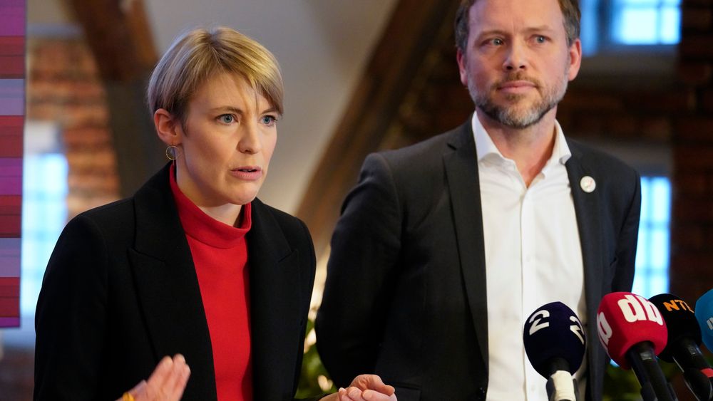 Finanspolitisk talsperson Kari Elisabeth Kaski (SV) og SV-leder Audun Lysbakken legger fram SVs alternative budsjett mandag formiddag. 
