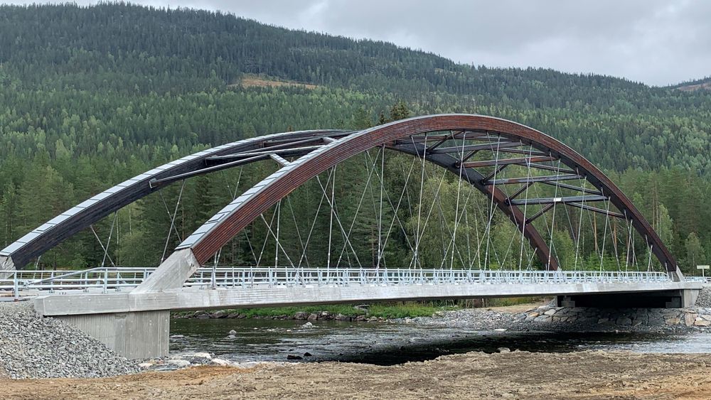Hellefoss bru har erstattet Lunde bru på fylkesvei 251.